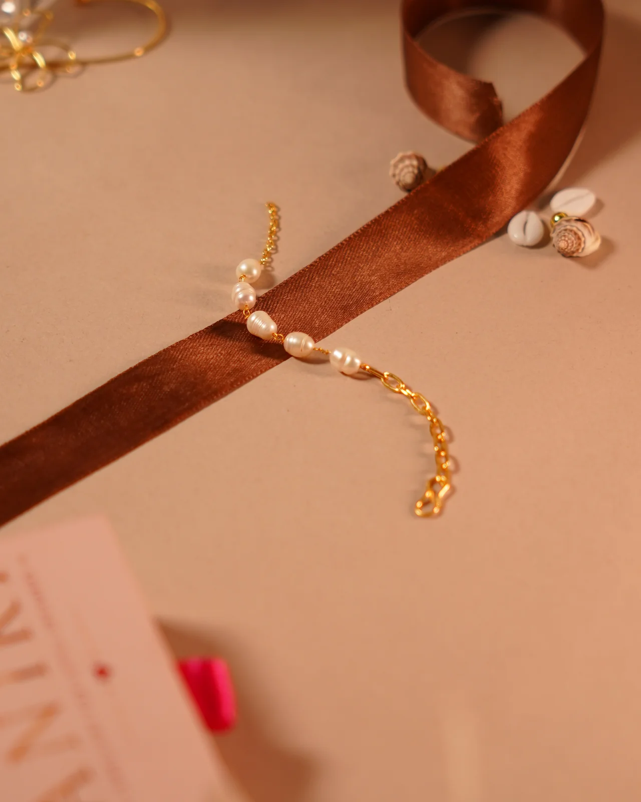 baroque-pearl-rakhi