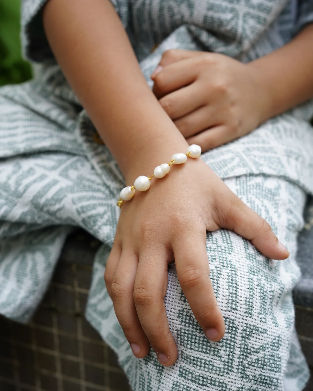 baroque-pearl-rakhi