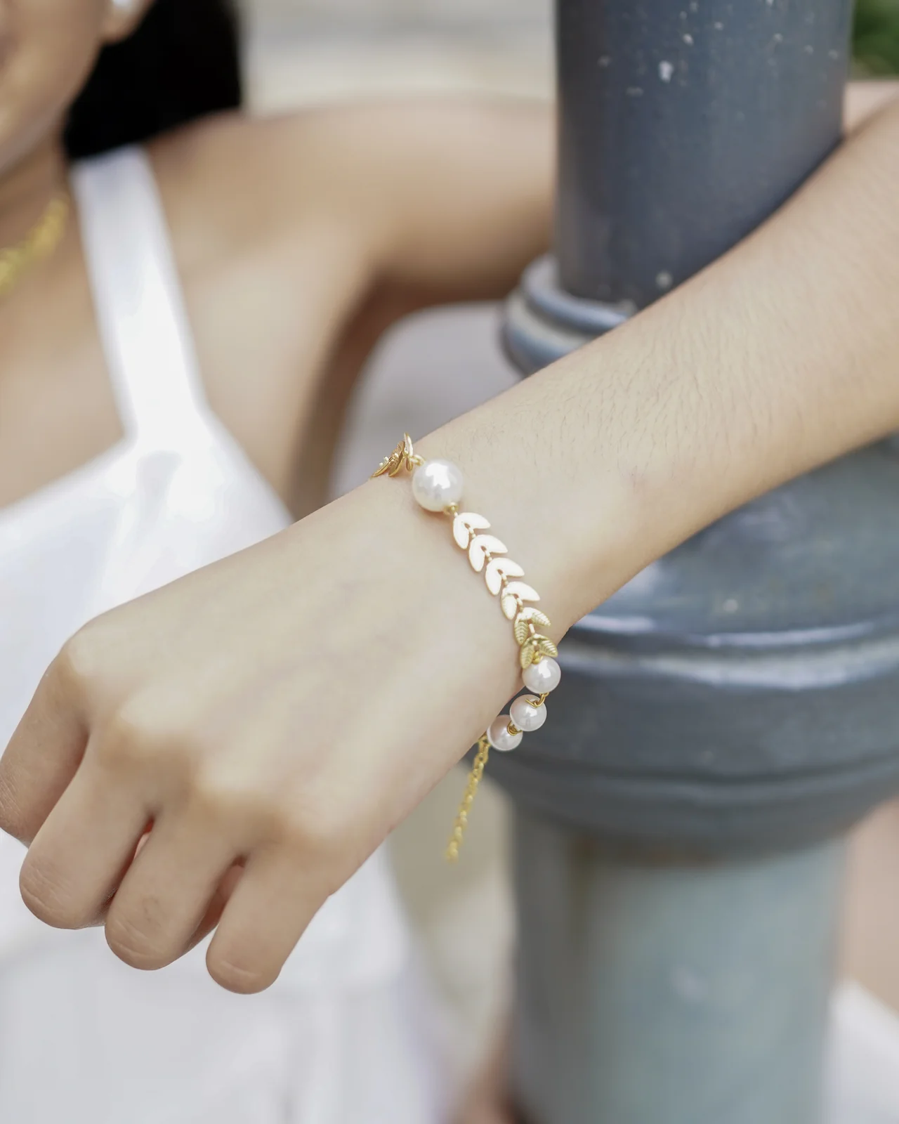 evermore-pearl-rakhi-bracelet-3 evermore-pearl-rakhi-bracelet