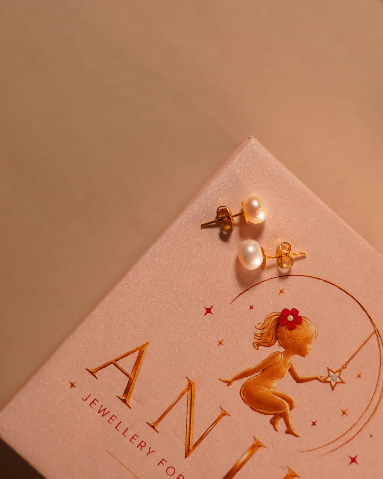 pearl-glow-studs