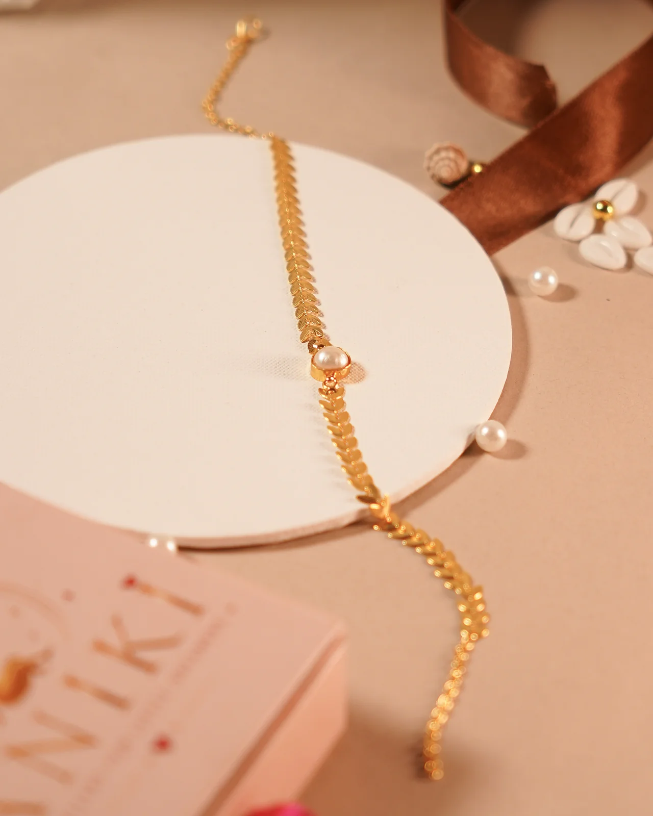 tiny-pearl-golden-leaves-neck-piece